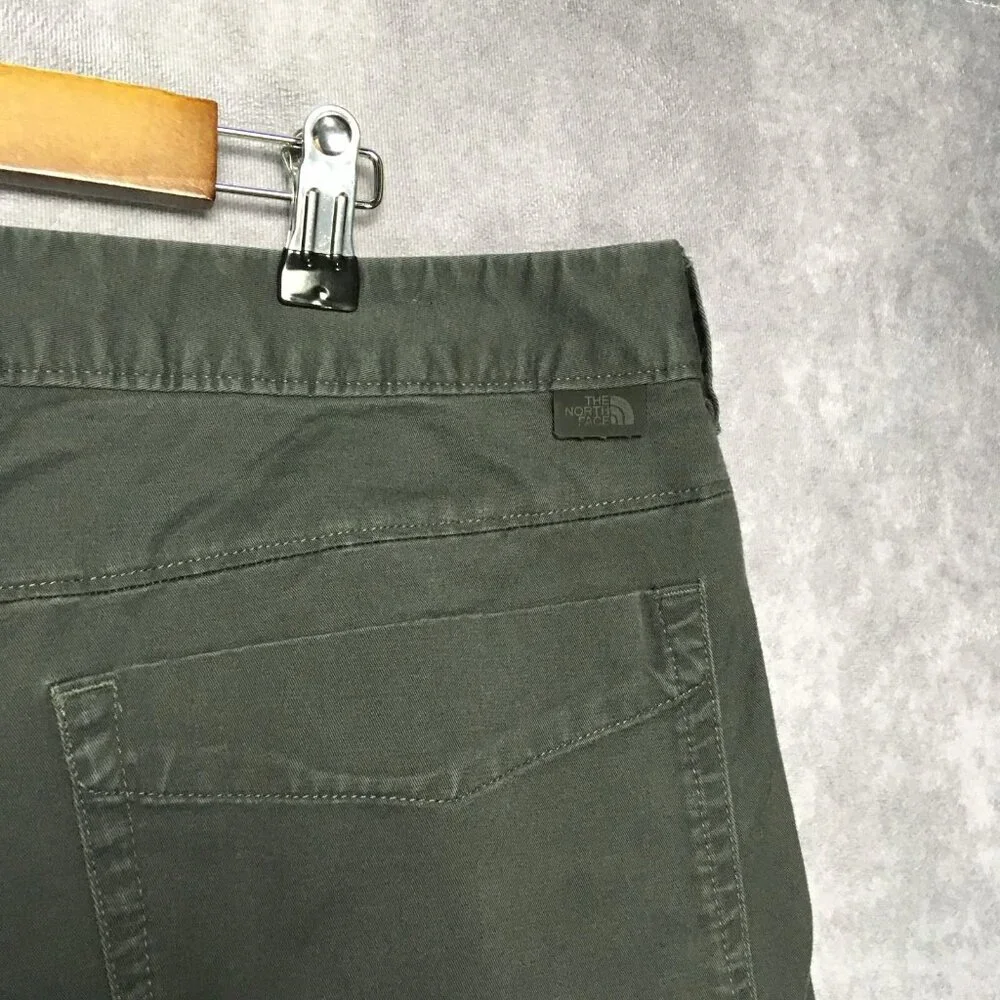 The North Face Mens Shorts‎ size 36 Dark Blue Flat Front Cotton Stretch Casual